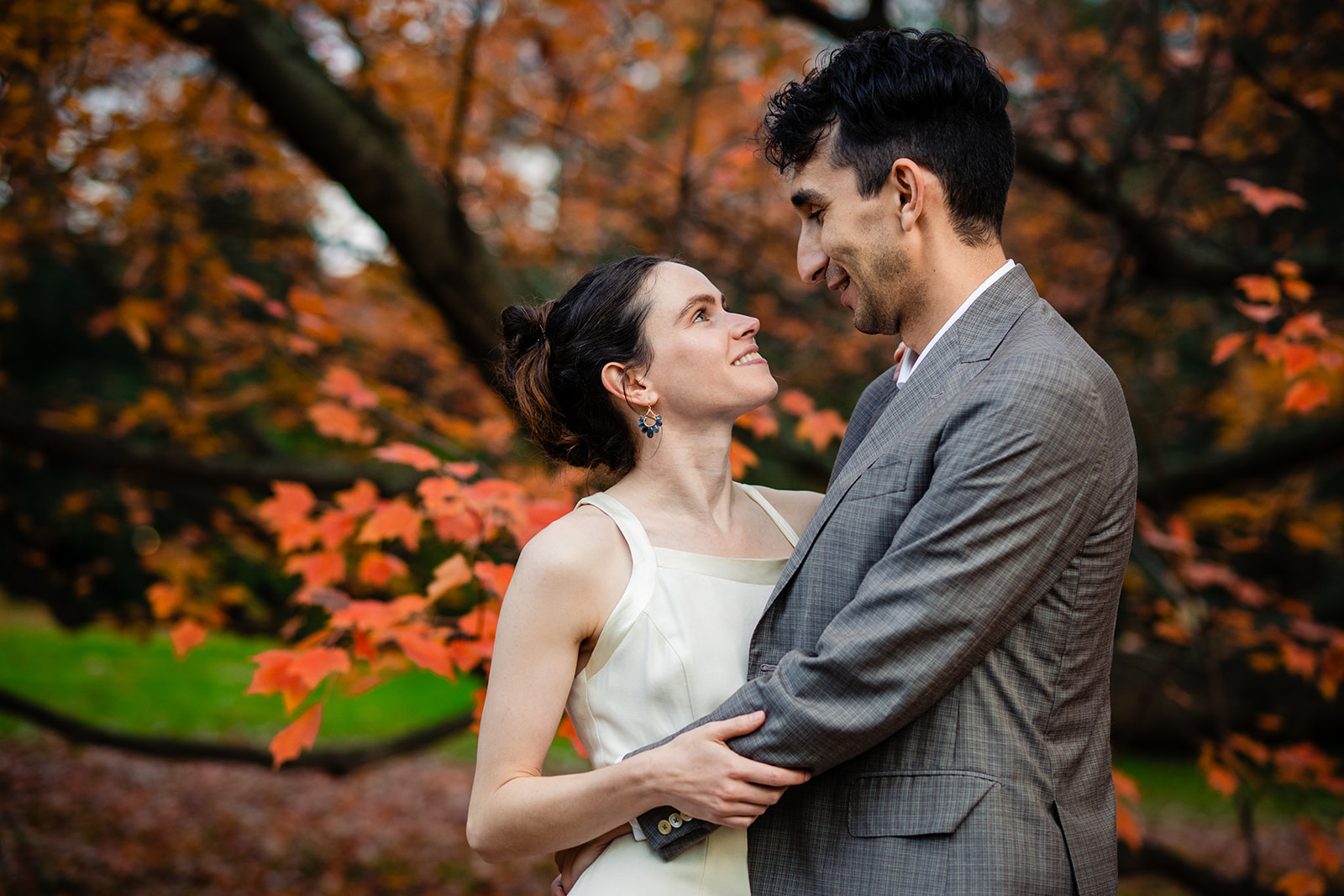 Gilly and Scott's fall elopement at Tudor Place in DC by Potok's World Photography
